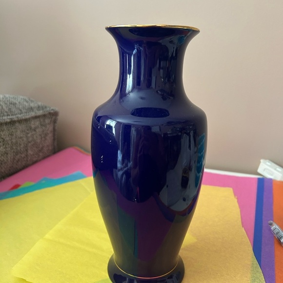 4/$100 Elegant Blue and Gold Vase with Floral Design 💙 - Picture 7 of 9